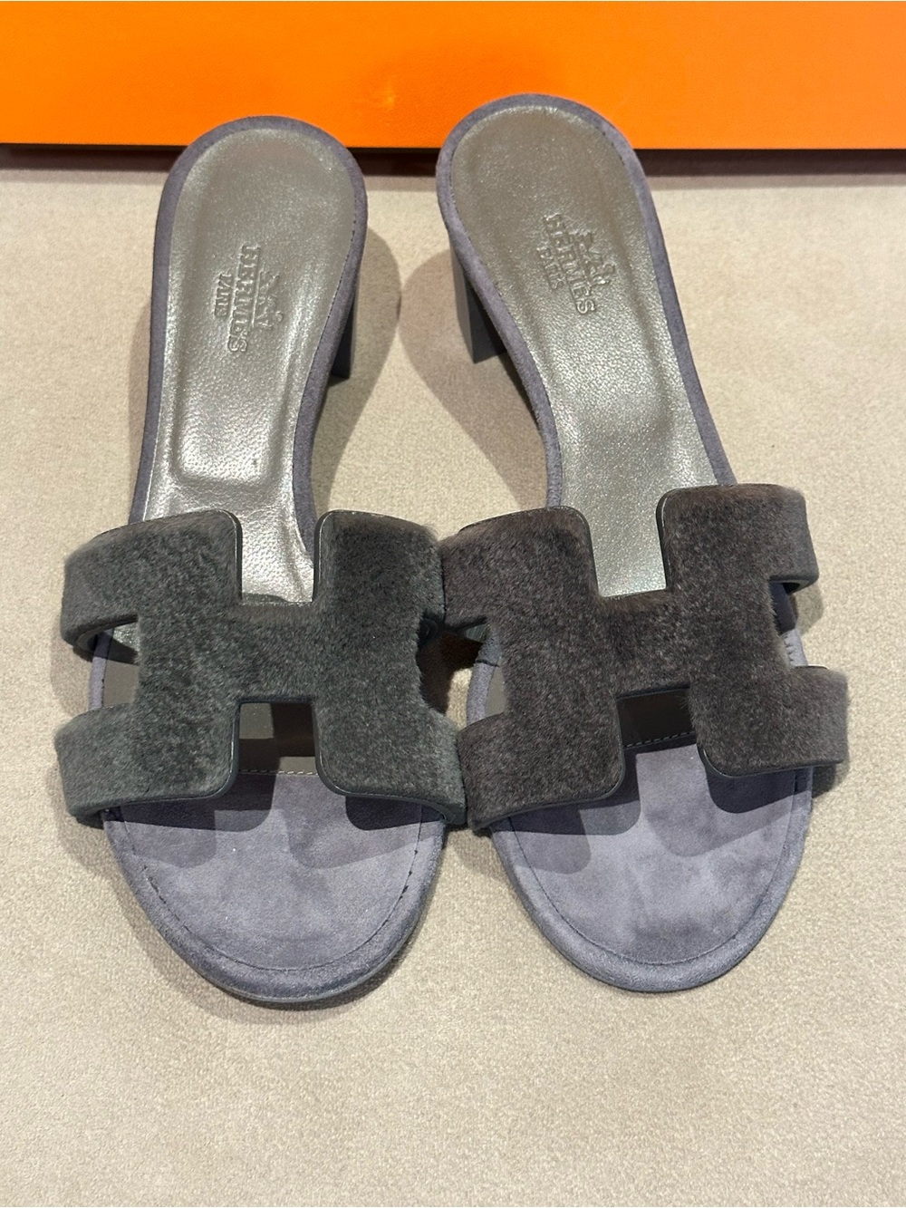Authentic Hermes Oasis Sheared Mink Sandals - Picture 6 of 6